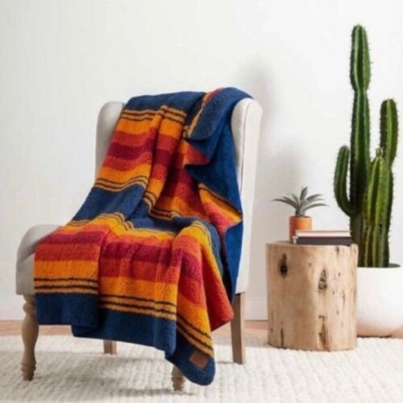 Pendleton Blanket QUEEN Soft & Cozy Sherpa Fleece Reversible Washable NWT - Picture 7 of 16
